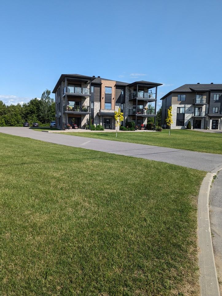 315-325 Du ruisseau - Photo 3 of 13