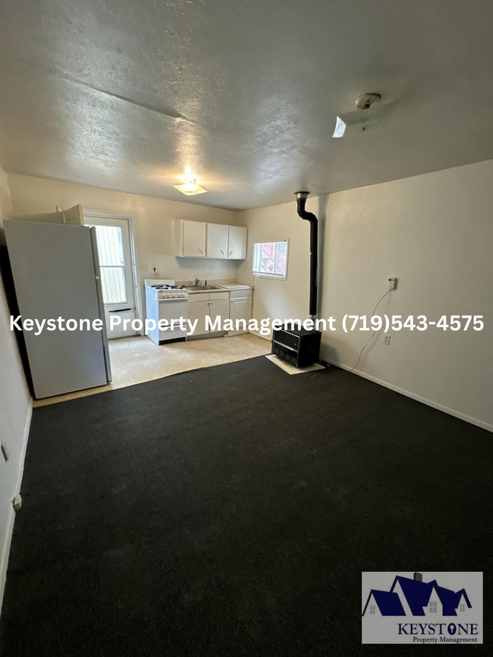 300 E 3rd St #7 - Photo 3 of 13
