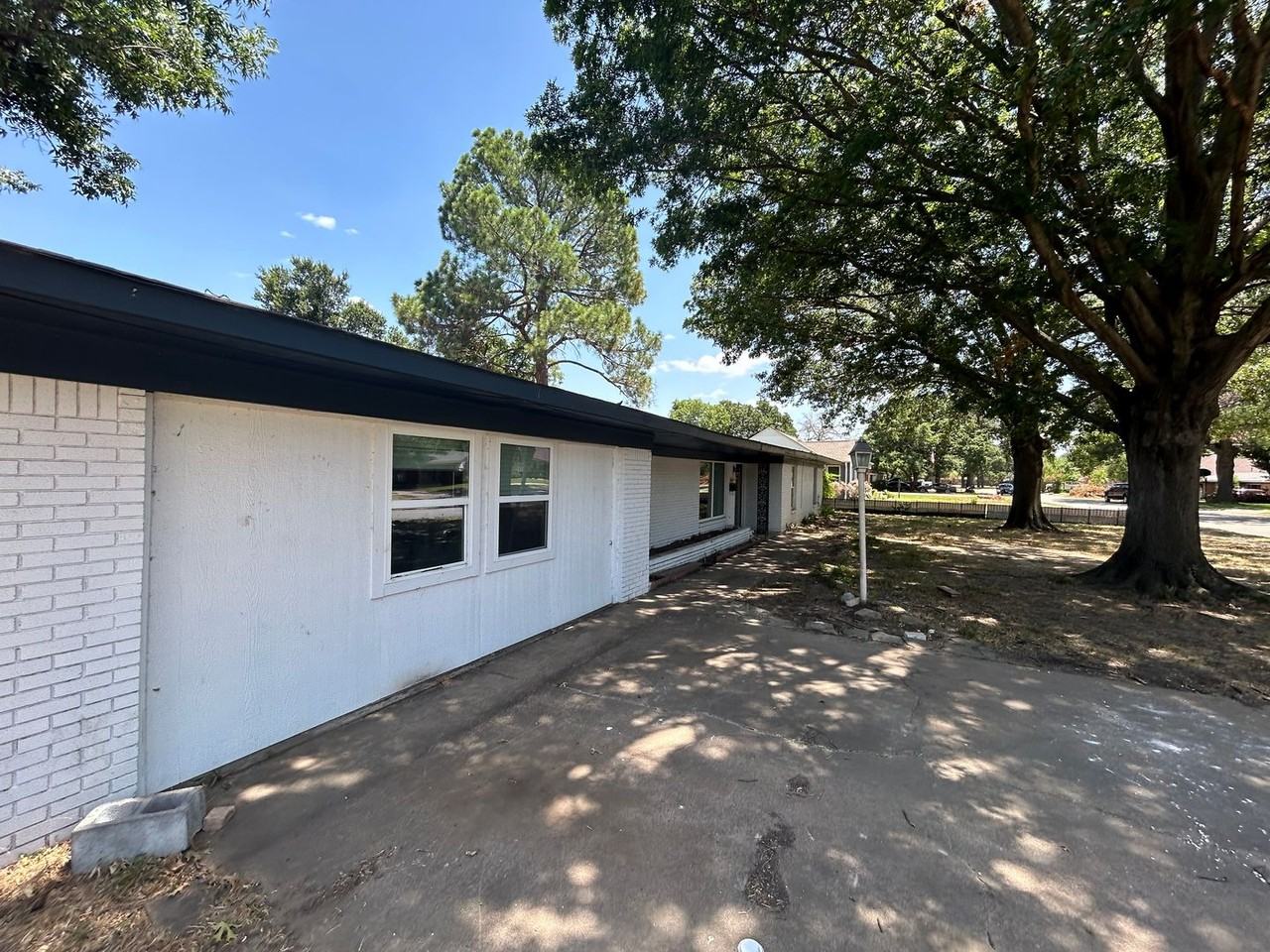 618 Kingston Dr - Photo 2 of 17