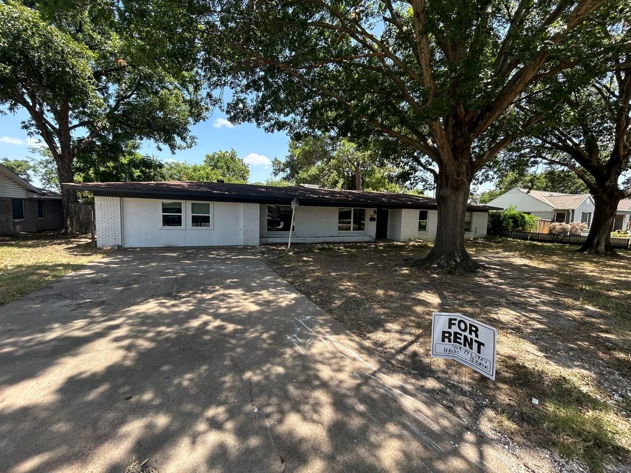 618 Kingston Dr - Photo 3 of 17