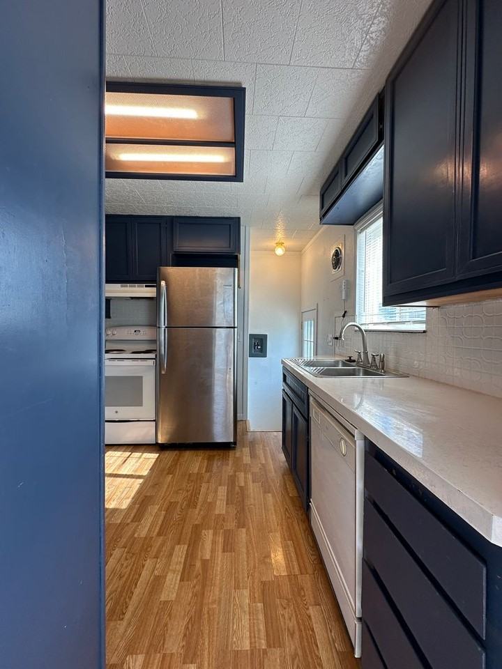 1520 Mcpherson Ave - Photo 4 of 18