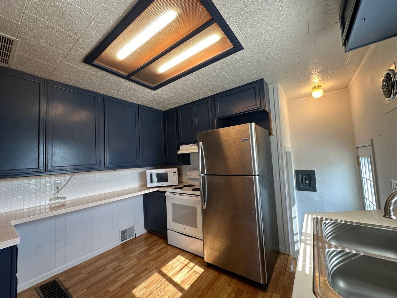 1520 Mcpherson Ave - Photo 5 of 18