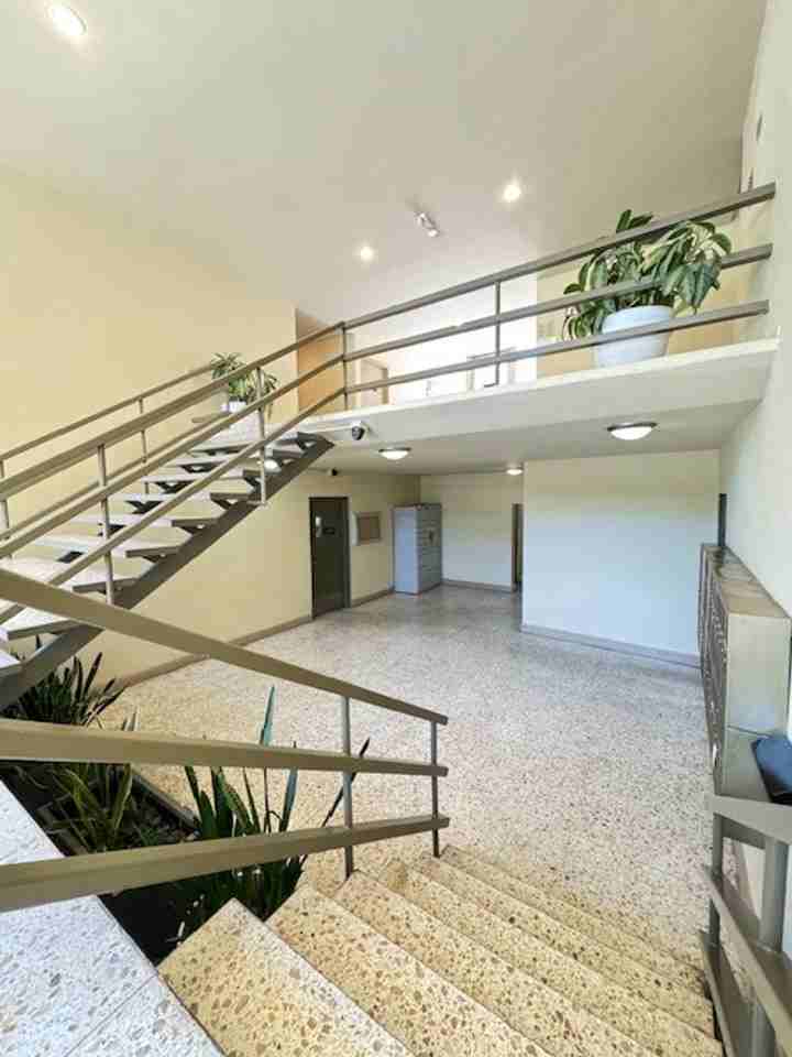 Encino Grand Manor - Photo 3 of 5