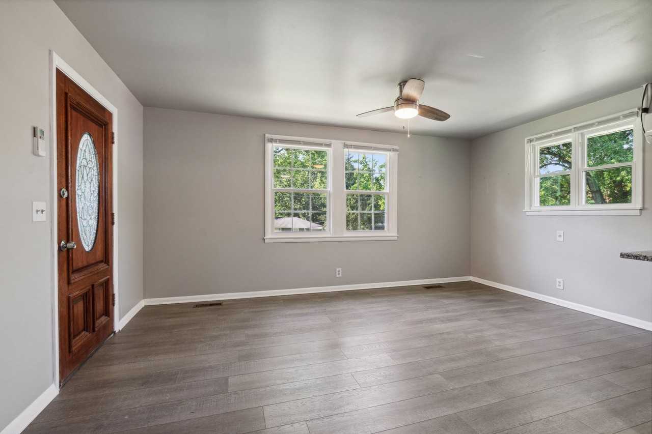 Berkshire_Dr_1921 A &B - Photo 3 of 16