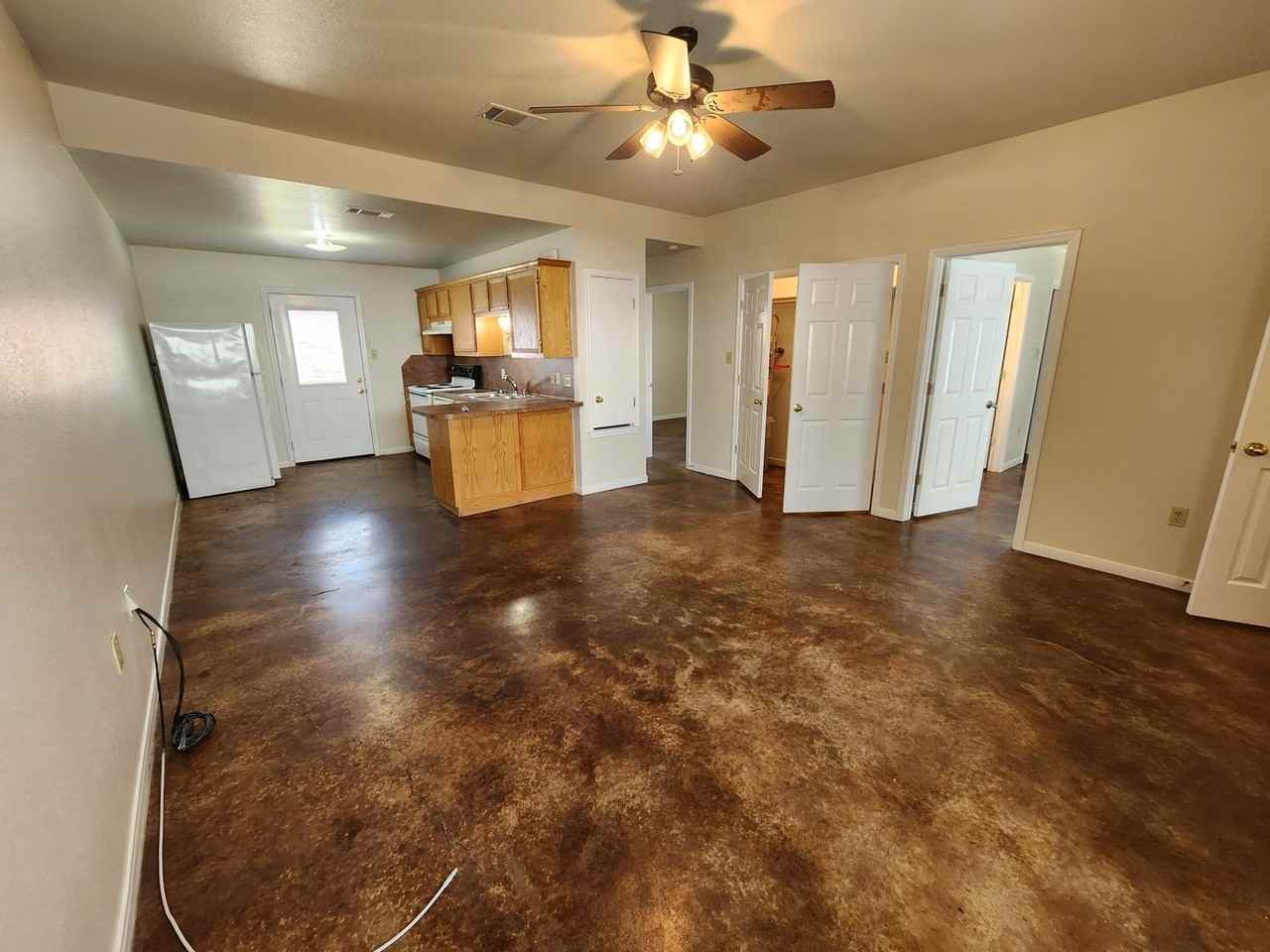 811 East Avenue I - Photo 2 of 14