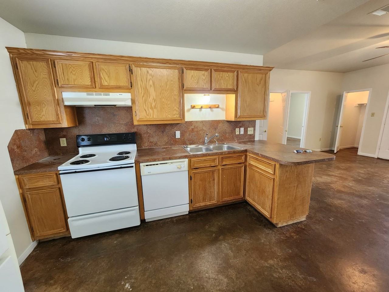 811 East Avenue I - Photo 3 of 14