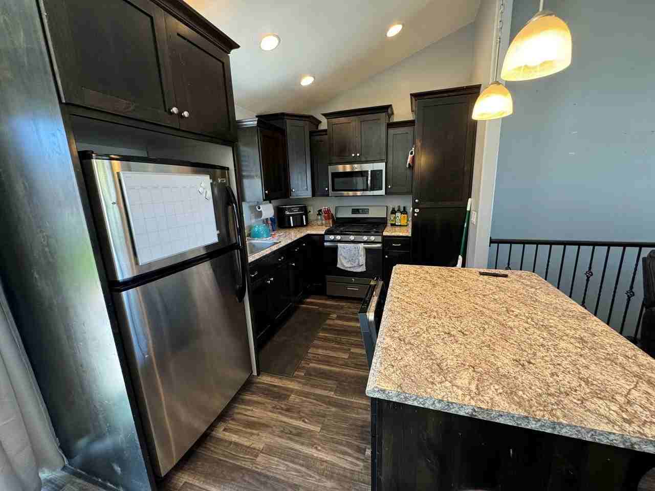 2098 E Ravine Rd - Photo 2 of 22