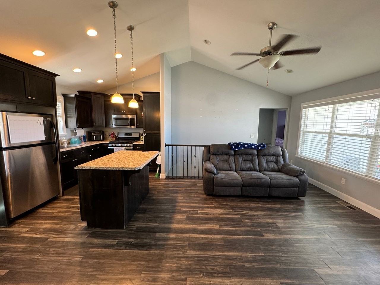 2098 E Ravine Rd - Photo 3 of 22