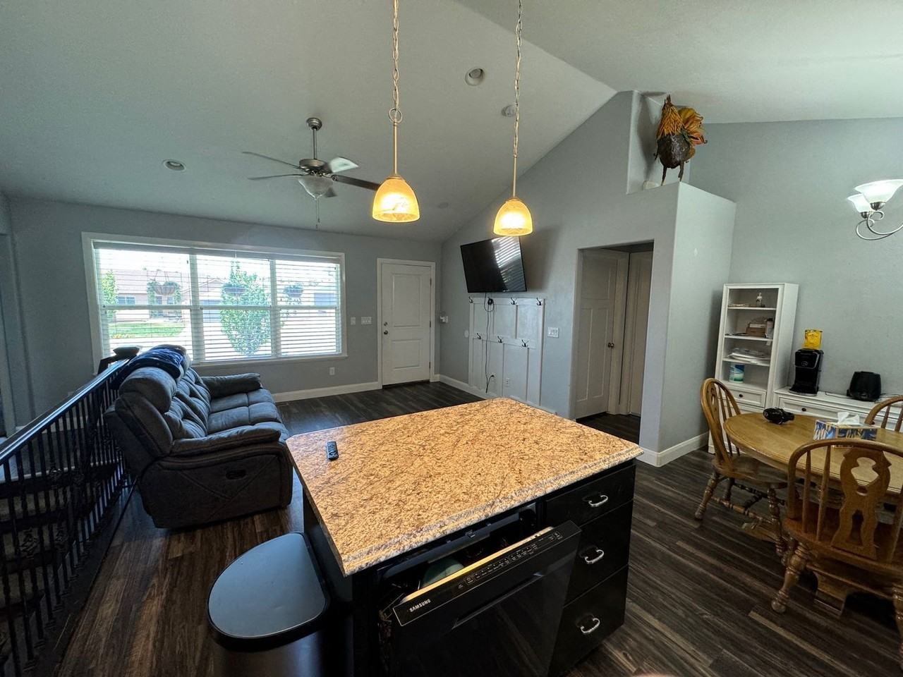 2098 E Ravine Rd - Photo 4 of 22