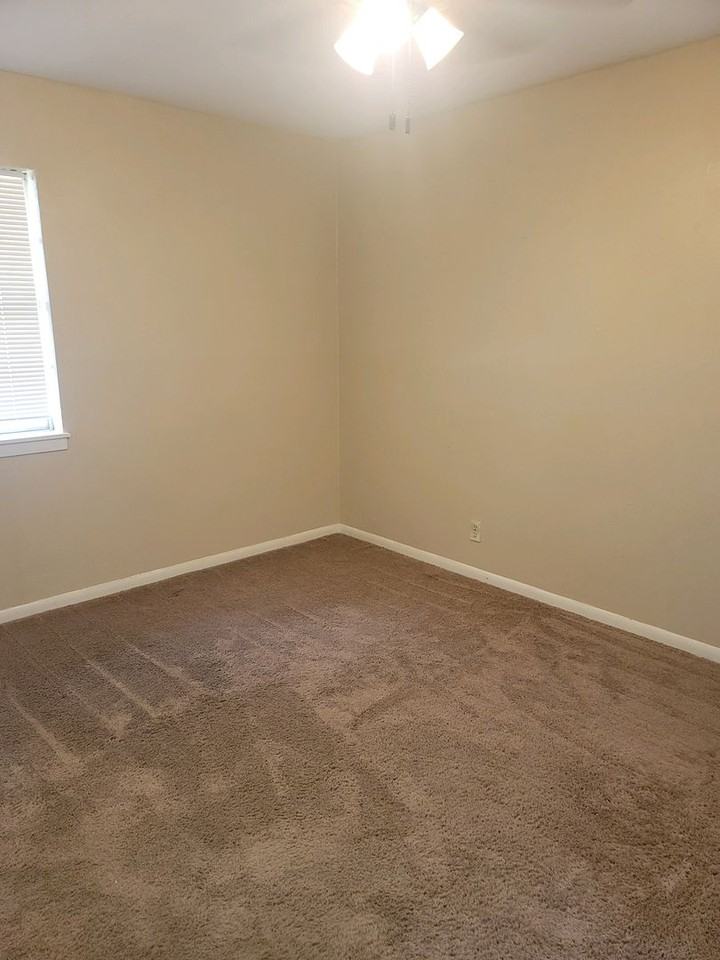 1821 Avenue Q - Photo 5 of 8