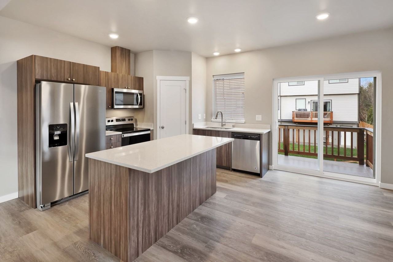 1813 Eastgate Loop - Photo 4 of 25