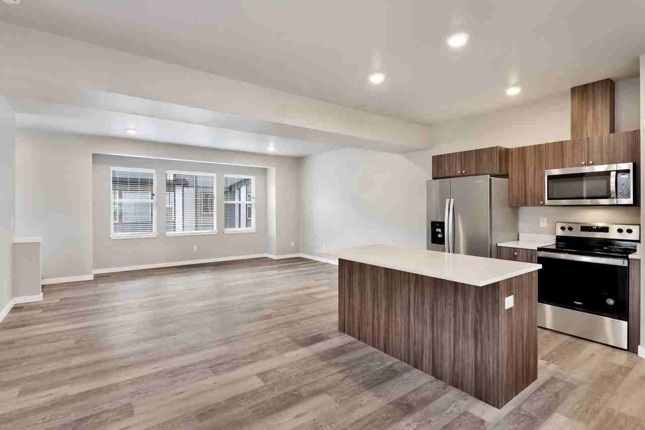 1813 Eastgate Loop - Photo 5 of 25