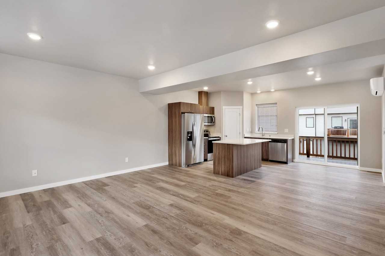 1813 Eastgate Loop - Photo 6 of 25