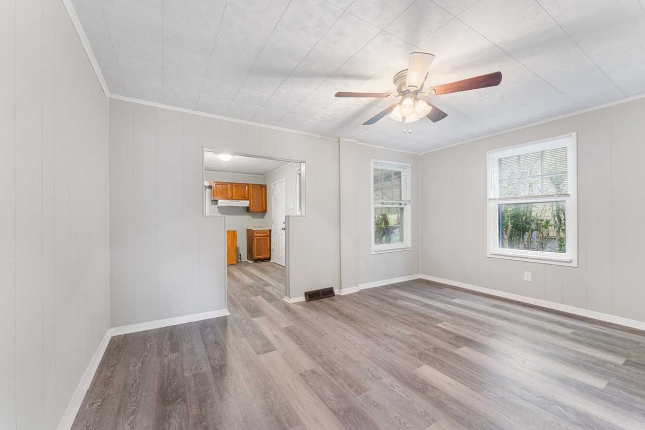 506 Farnsworth Ave - Photo 4 of 22