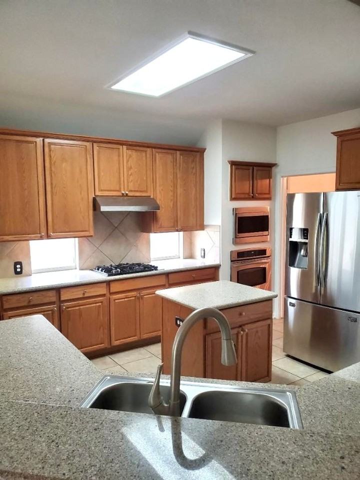 2526 Sunrise Harbor Ln - Photo 3 of 27