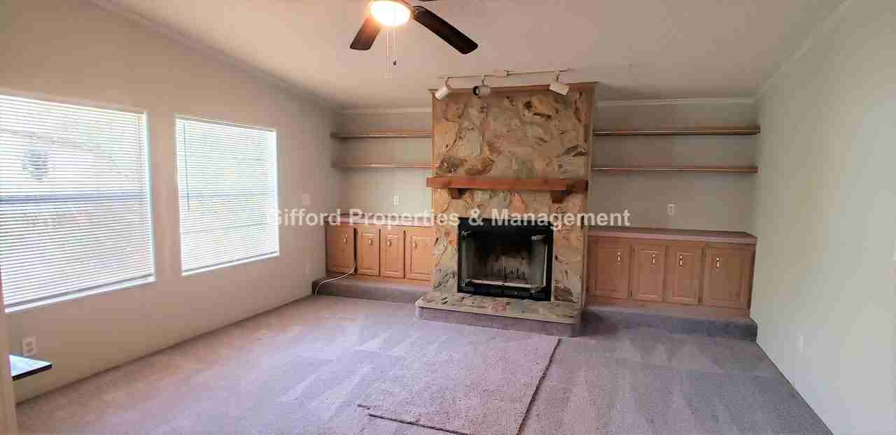 8451 Seville Ave - Photo 2 of 10