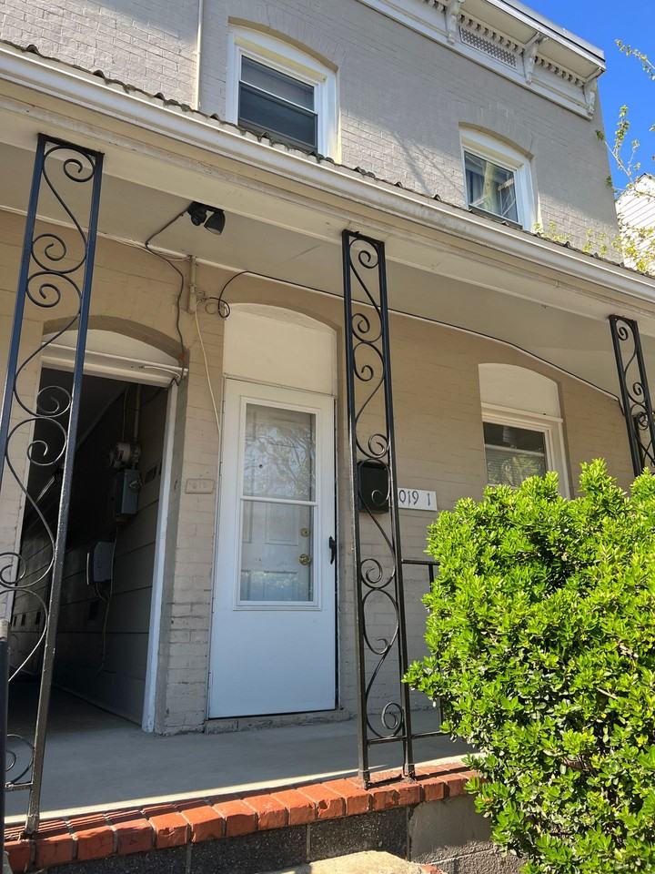 1015 W Leigh St - Photo 3 of 4