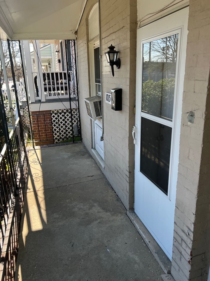 1015 W Leigh St - Photo 4 of 4