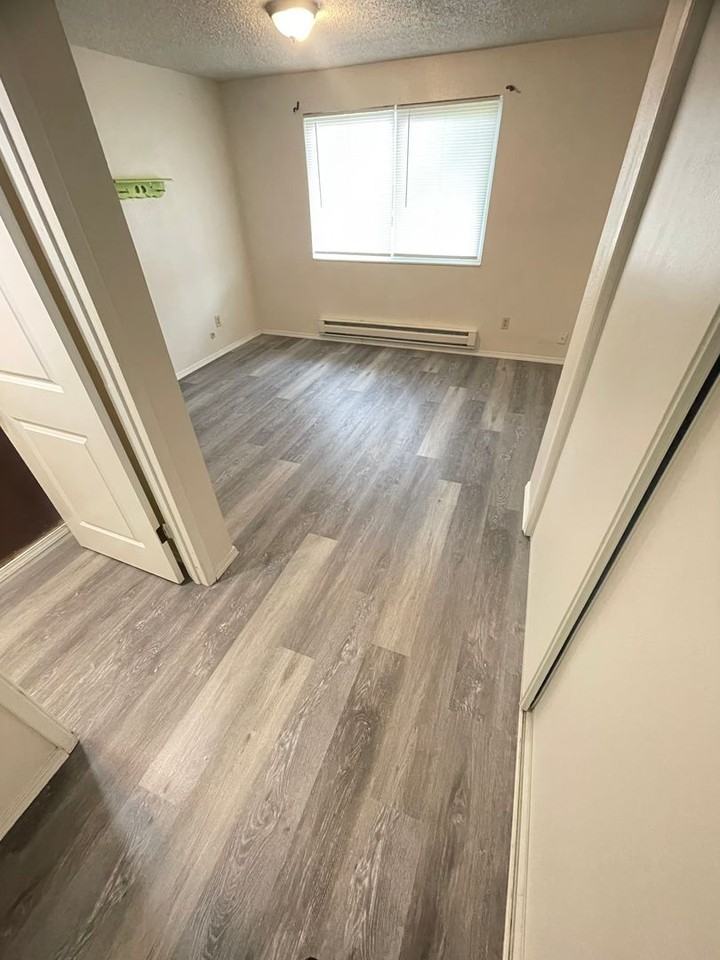 100 E Scott - Photo 3 of 11