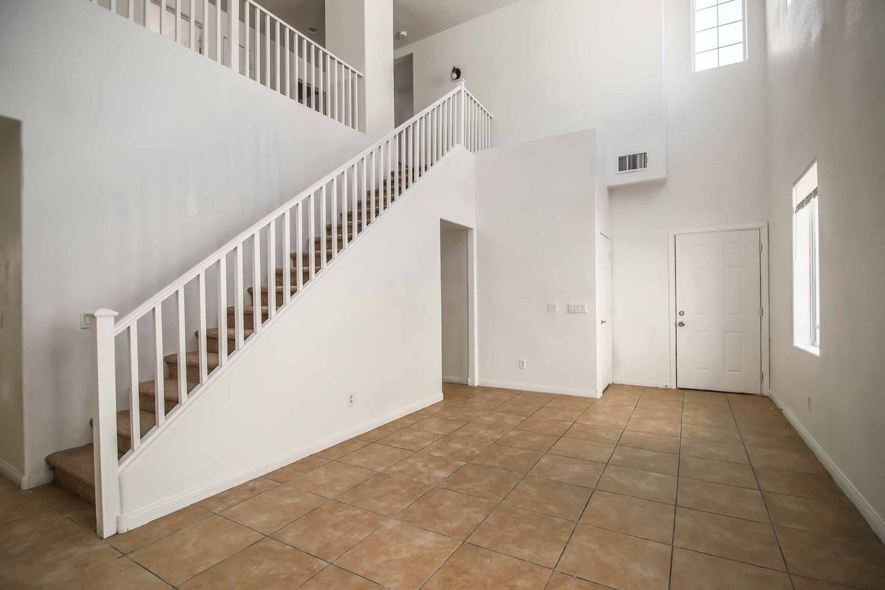 4420 Pacific Crest Ave - Photo 4 of 23