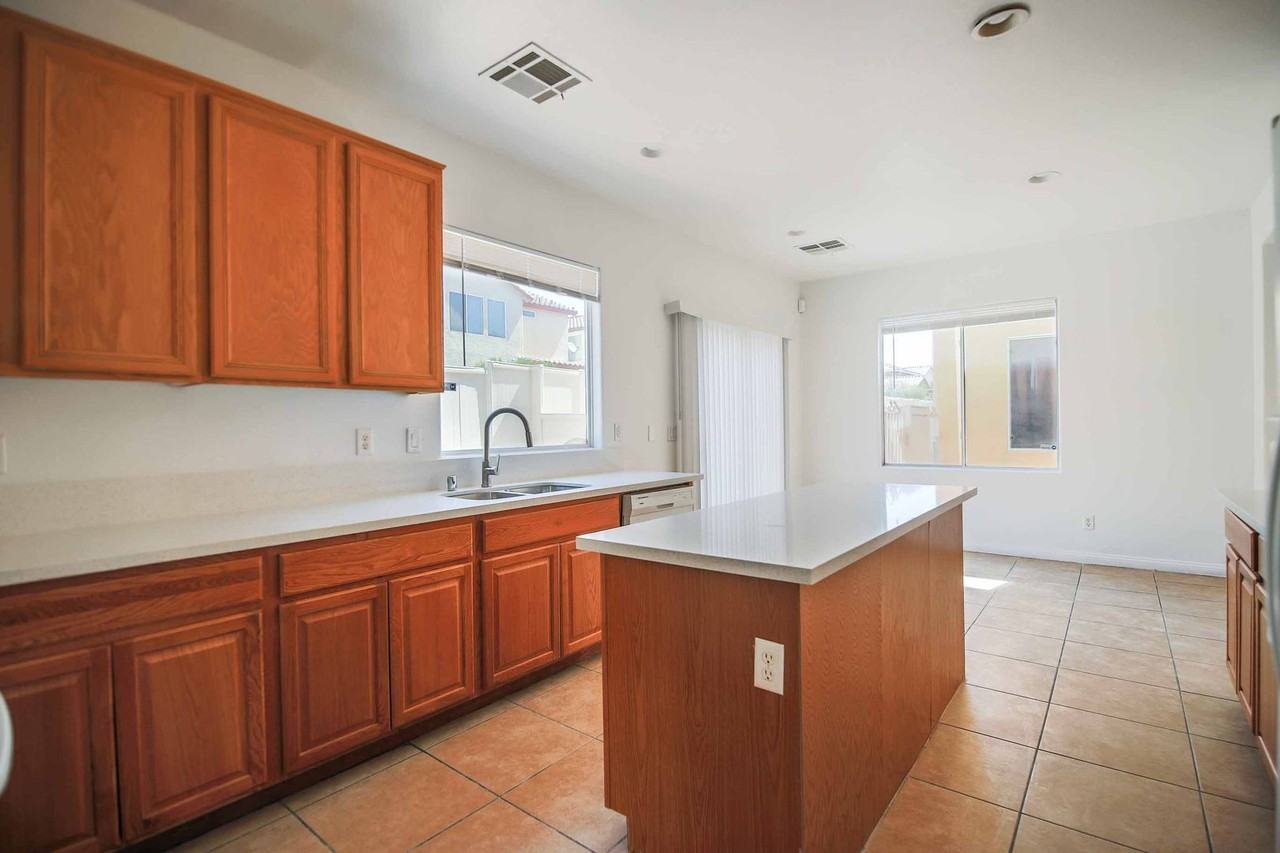 4420 Pacific Crest Ave - Photo 5 of 23