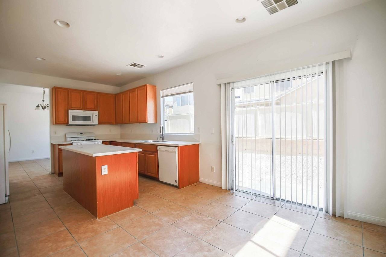 4420 Pacific Crest Ave - Photo 6 of 23