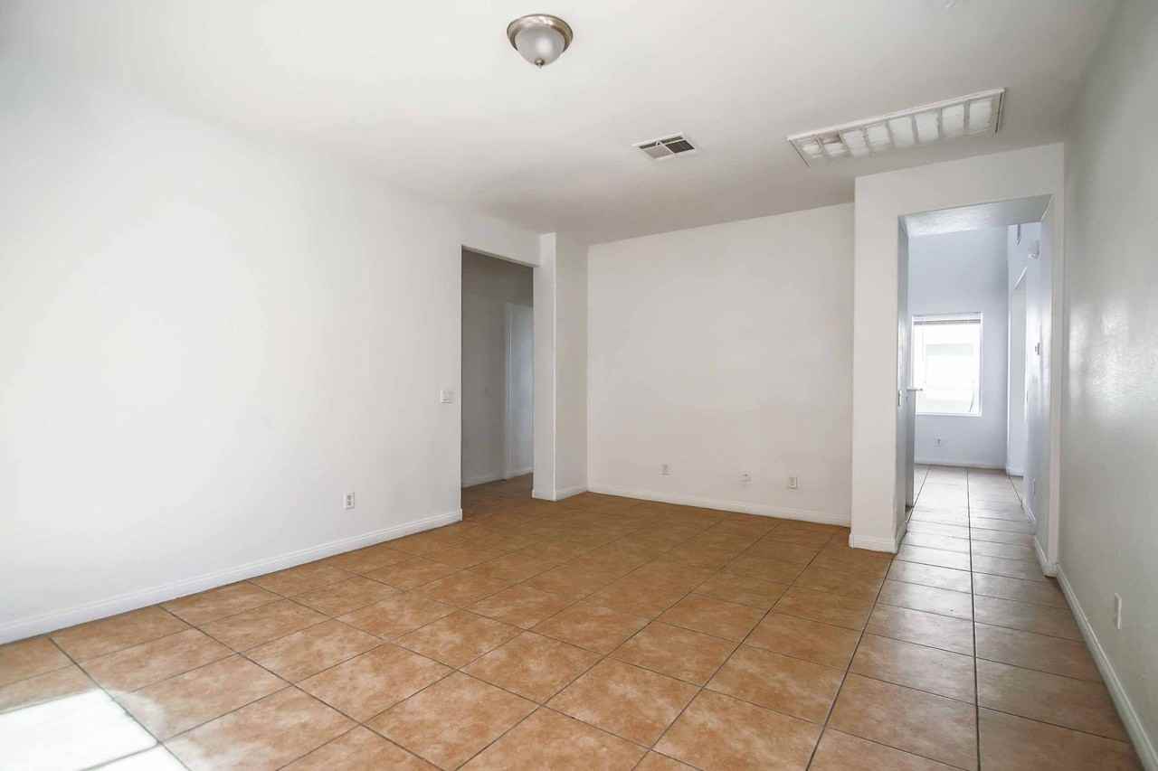 4420 Pacific Crest Ave - Photo 7 of 23