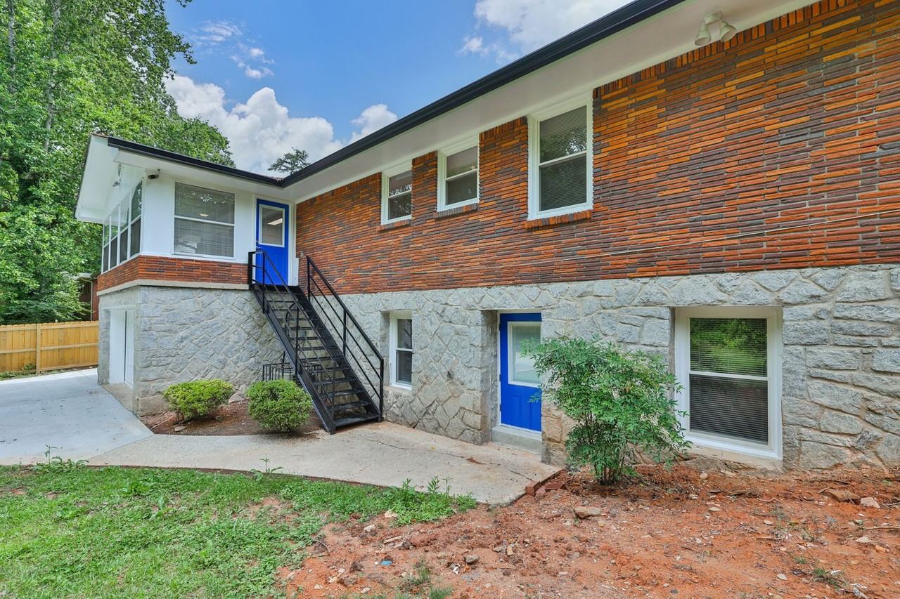 2239 Fairburn Rd Sw - Photo 2 of 50