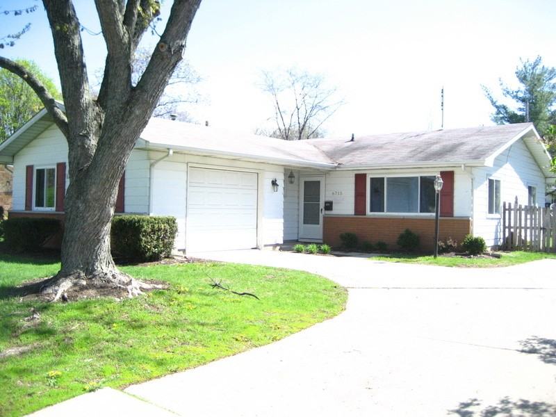 6715 S Calhoun St - Photo 2 of 17