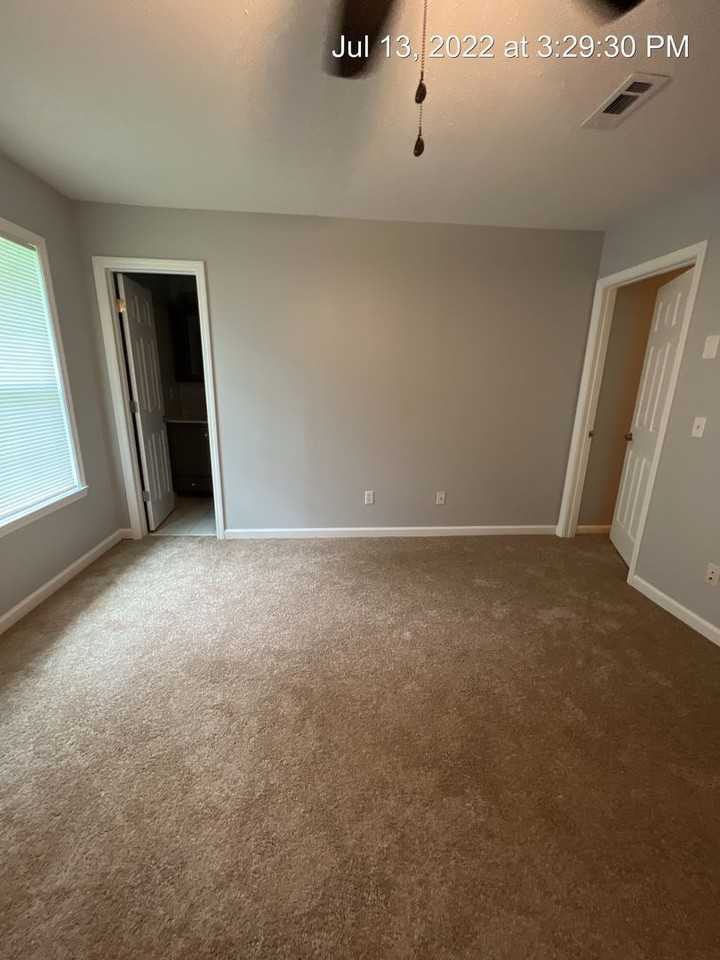 404 Springdale Dr - Photo 3 of 7