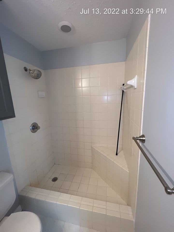 404 Springdale Dr - Photo 4 of 7