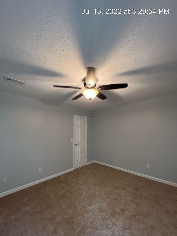 404 Springdale Dr - Photo 5 of 7