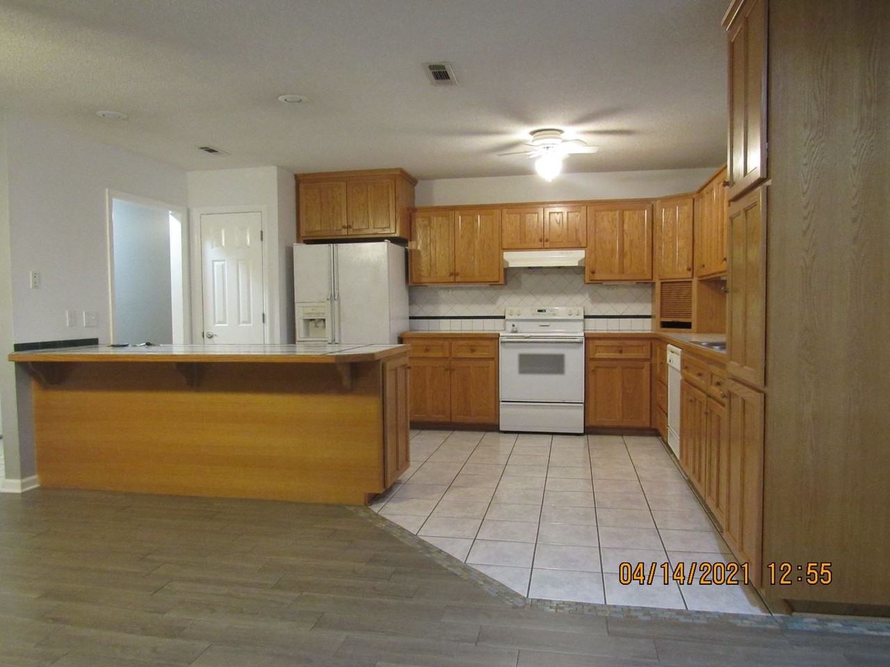 404 Springdale Dr - Photo 6 of 7