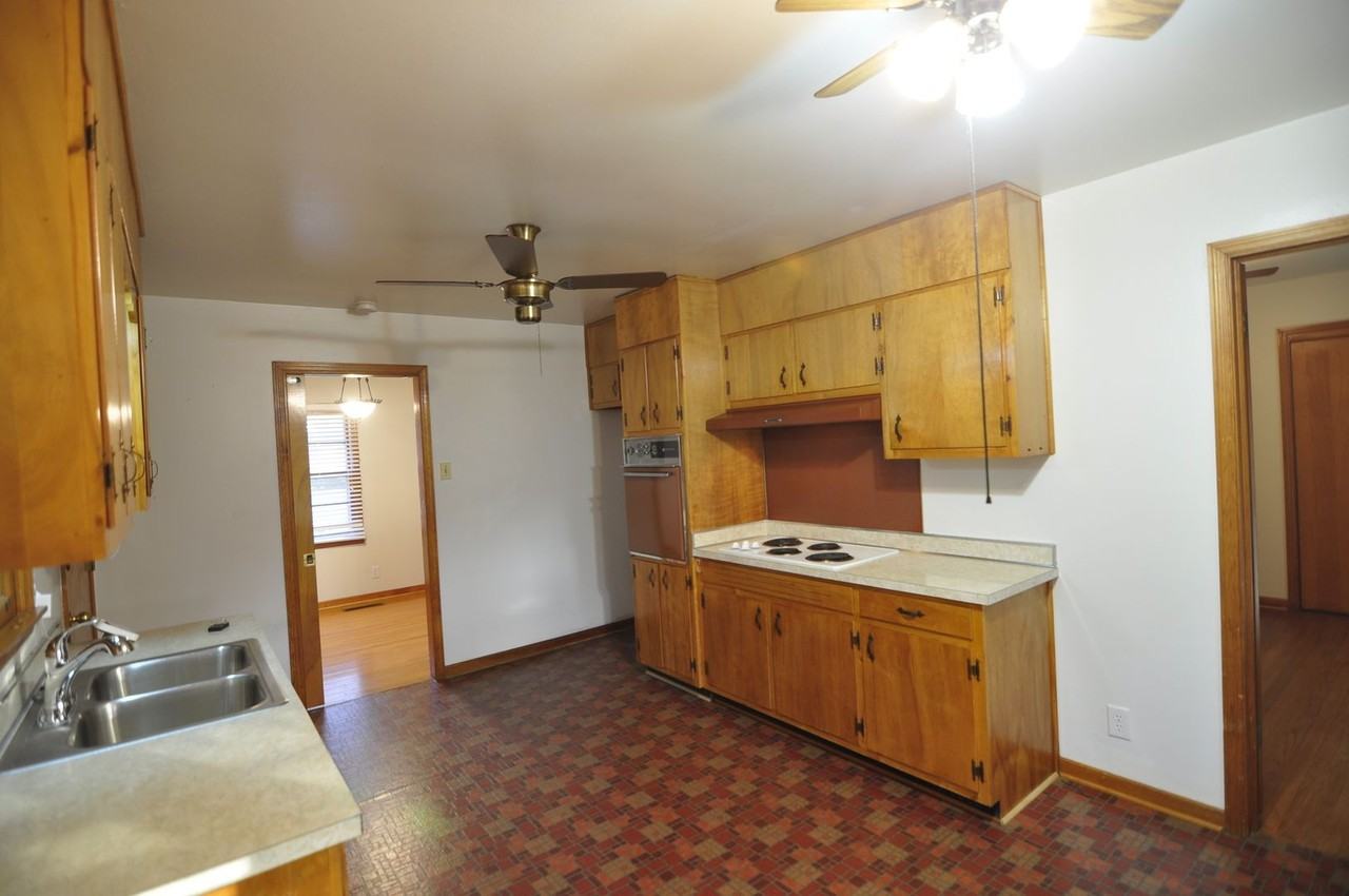 1111 Retlaw St Nw - Photo 3 of 14