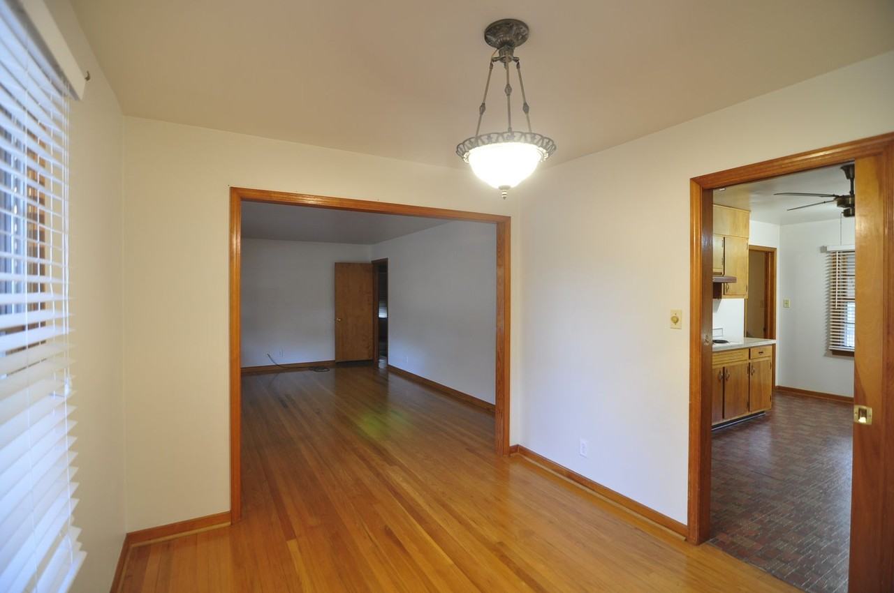 1111 Retlaw St Nw - Photo 4 of 14