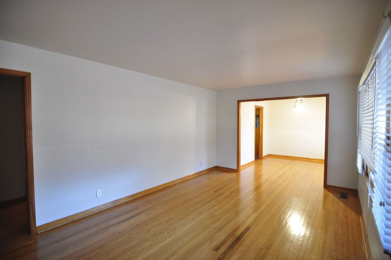 1111 Retlaw St Nw - Photo 5 of 14