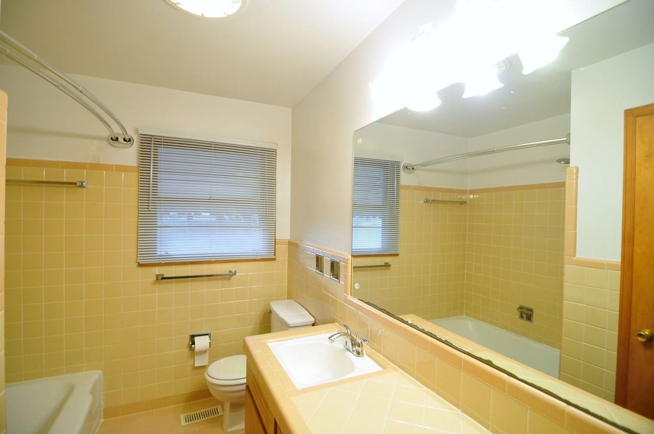 1111 Retlaw St Nw - Photo 7 of 14