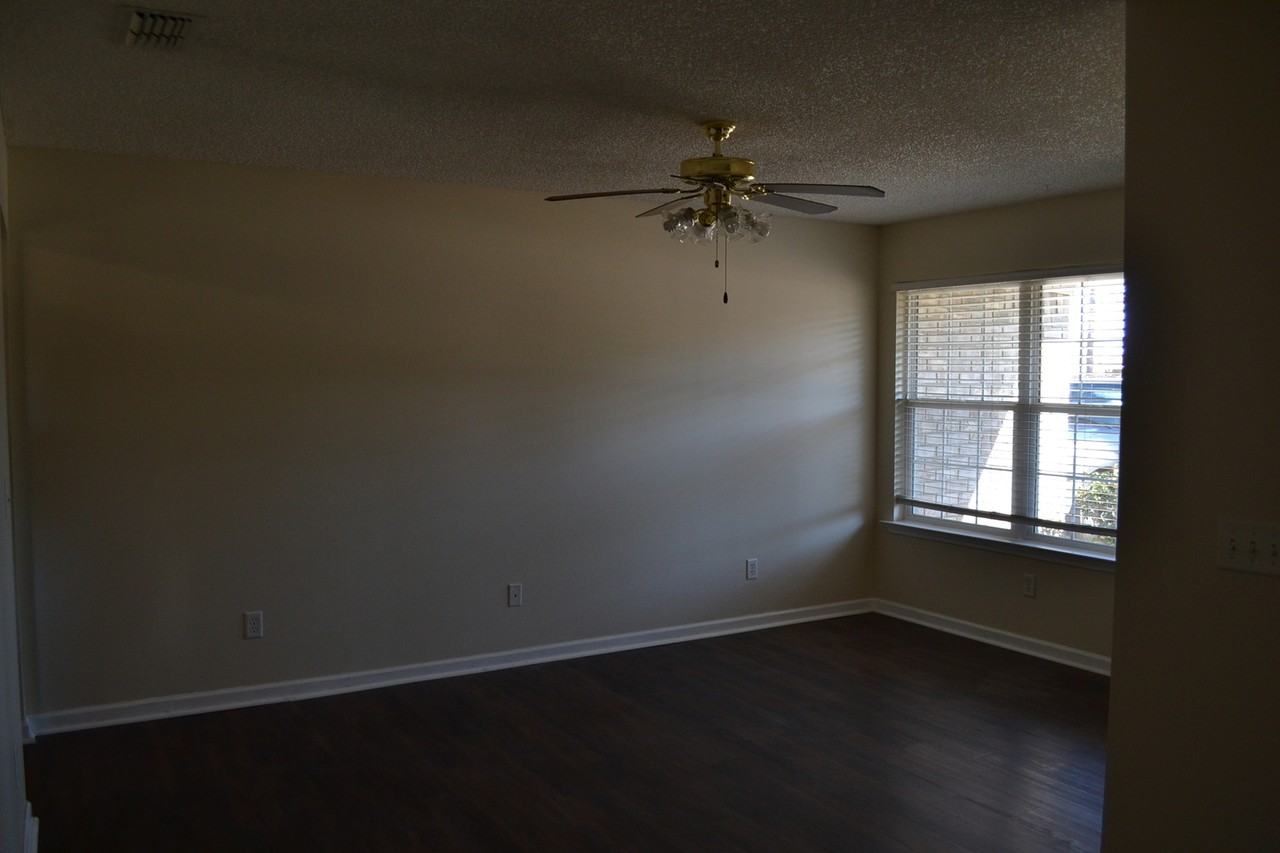 307 N Belmont Ct - Photo 2 of 20