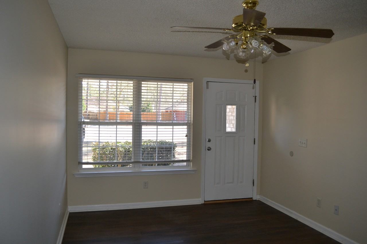 307 N Belmont Ct - Photo 3 of 20