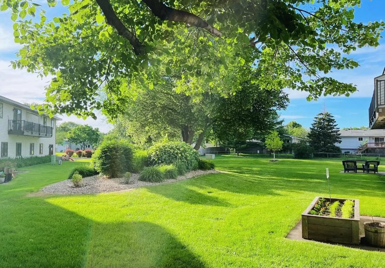 11151 Edgewood Cir N - Photo 4 of 4