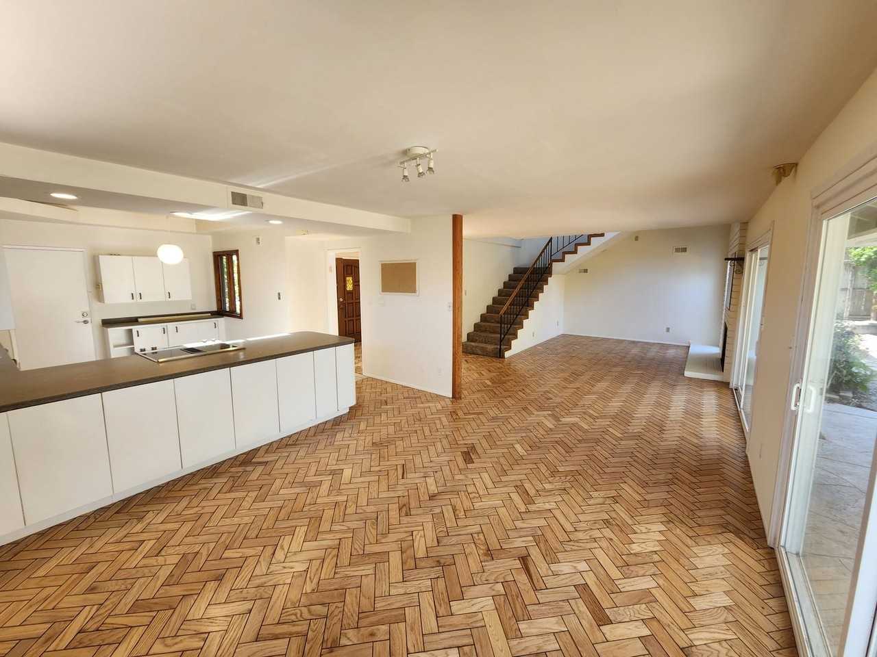5672 Stresemann St - Photo 4 of 9