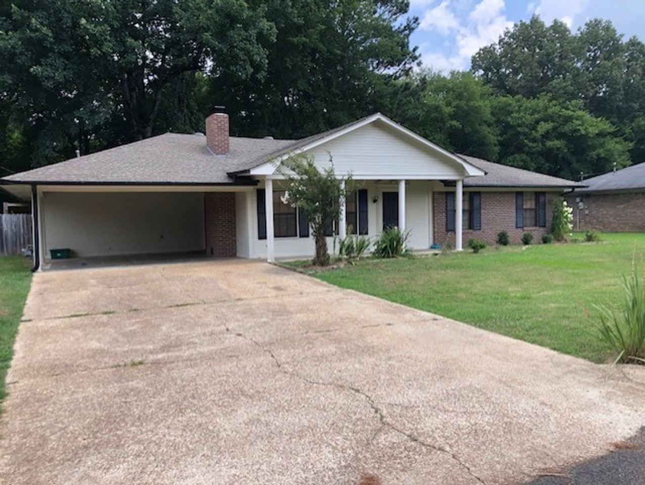 2202 Holly Hill Dr - Photo 2 of 17