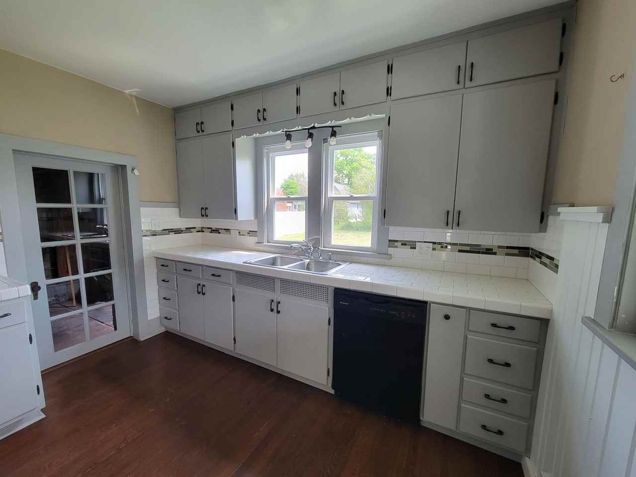 204 Beech St E - Photo 2 of 12