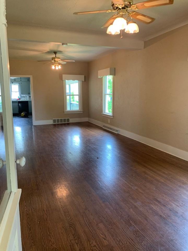 204 Beech St E - Photo 6 of 12