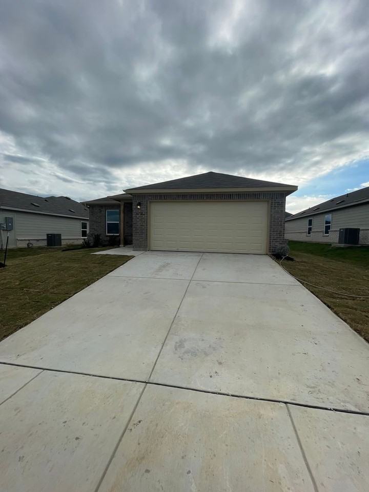 4214 Legend Hts - Photo 4 of 17