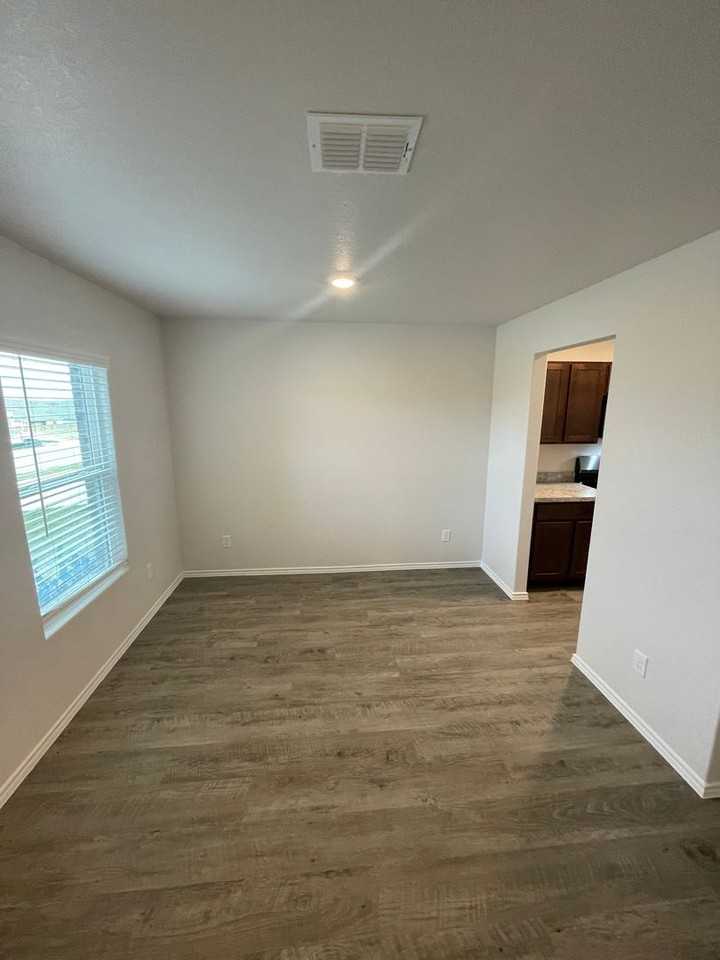 4214 Legend Hts - Photo 5 of 17