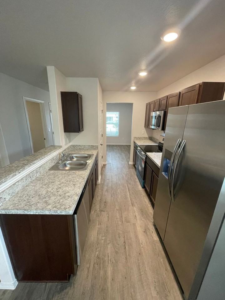 4214 Legend Hts - Photo 6 of 17