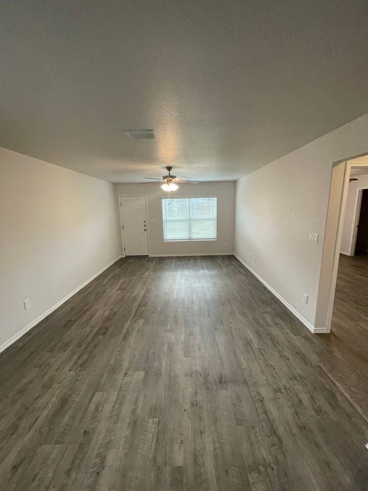 4214 Legend Hts - Photo 7 of 17