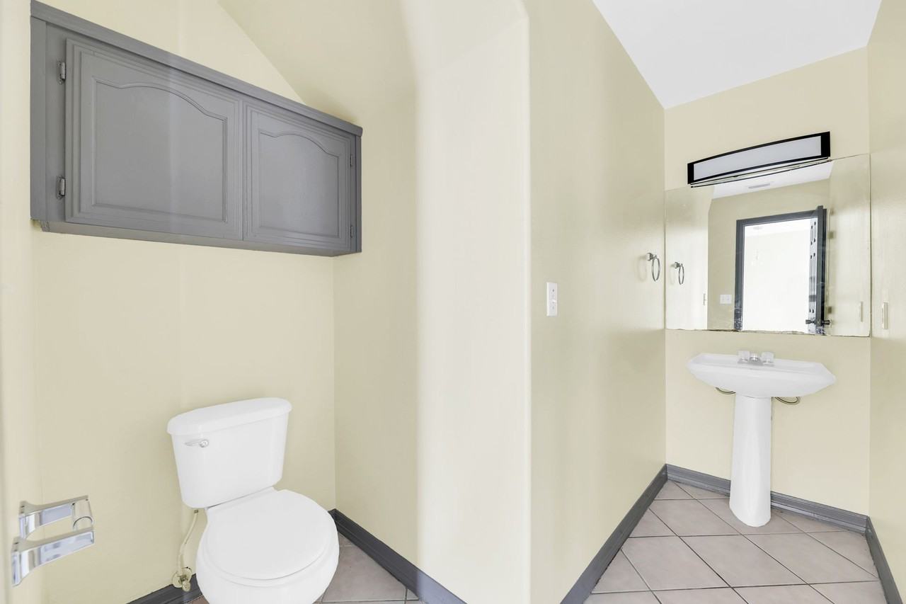 Cherokee Apts - Photo 4 of 15