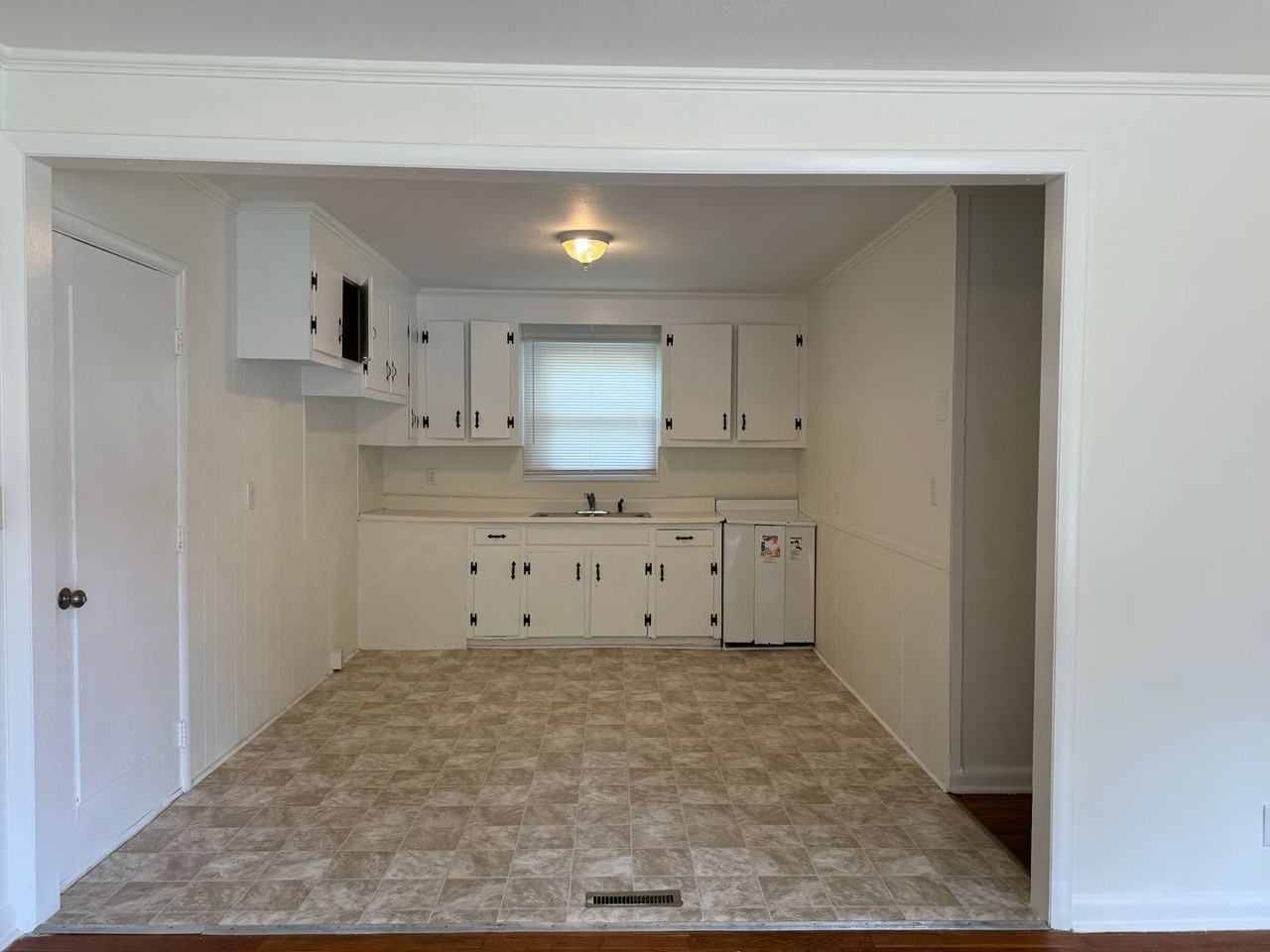 2820 Mary Ave - Photo 3 of 12